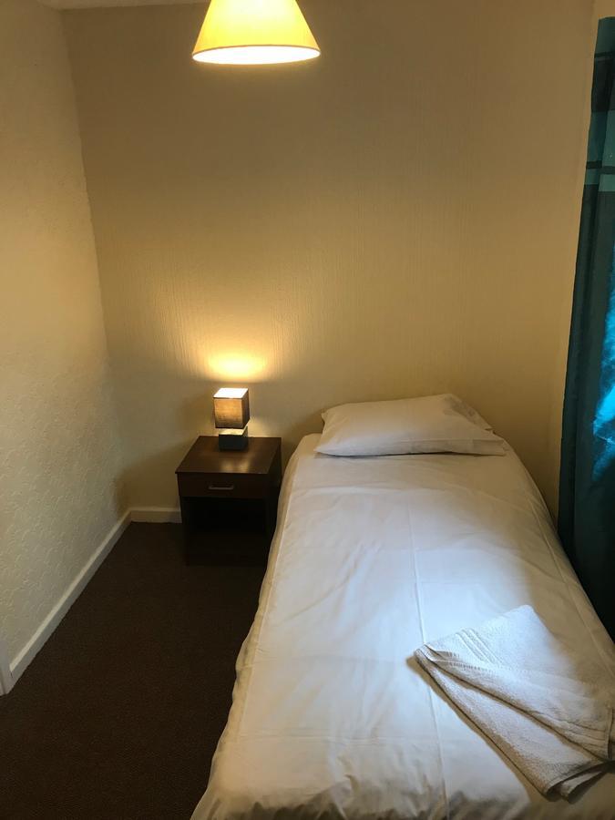 Stead Close Hotel Newton Aycliffe Room photo